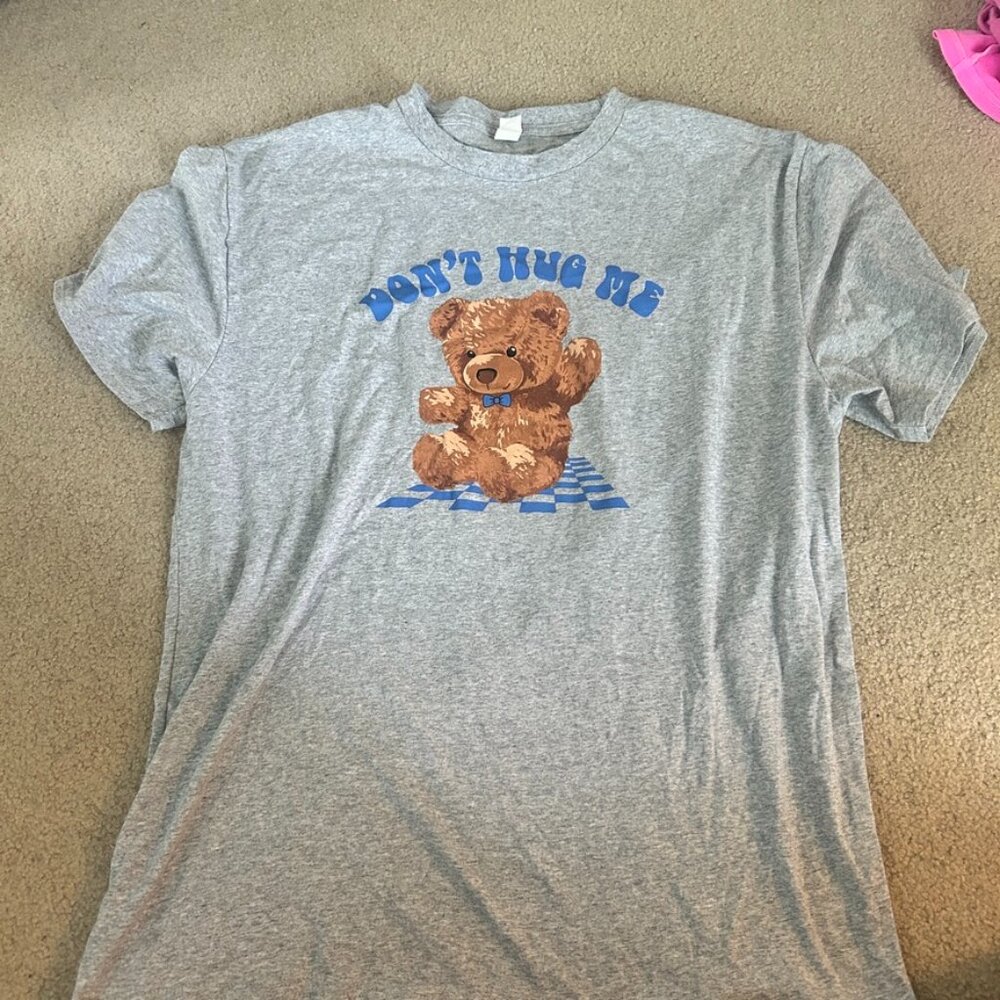 dont hug me graphic tee